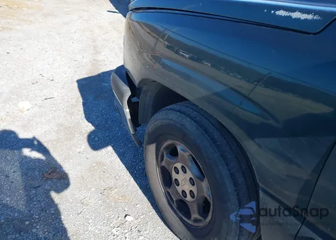 2003 Chevrolet Silverado 1500 Ls из США, поврежденный, VIN 2GCEC19T731369477